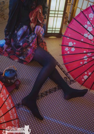 男模全身脱得精光gay