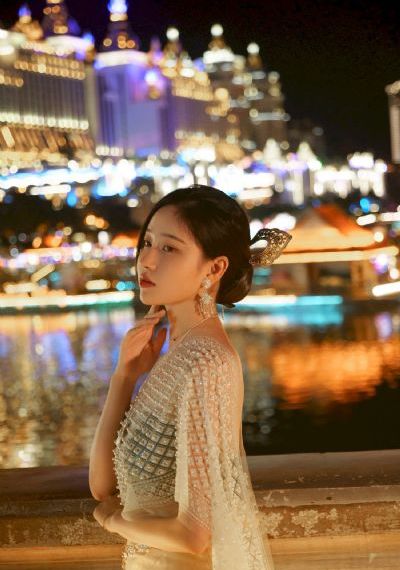 朋友善良的妻子