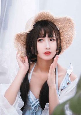 她在丈夫面前