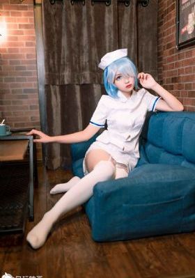 不扣钮扣的女孩
