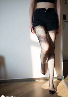 女子高中部的腰姿羽毛球策驰
