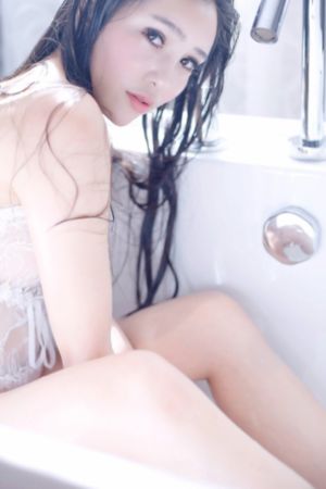 屈服在同学胯下的麻麻