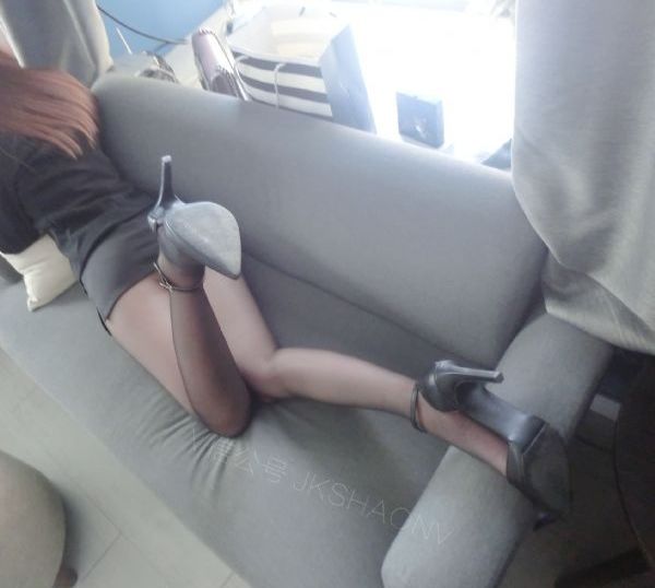 森林里的熊先生冬眠中
